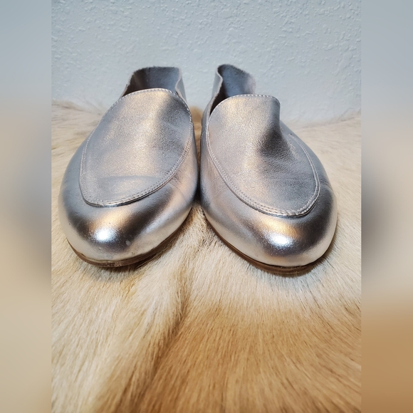 Kaanas Women's Size 9 Pisa Silver Loafers Leather Metallic Low Heel Flats. - Picture 5 of 8